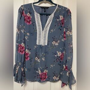 White House Black Market Gray/Blue Floral Blouse with Lace Trim Size Small (4)